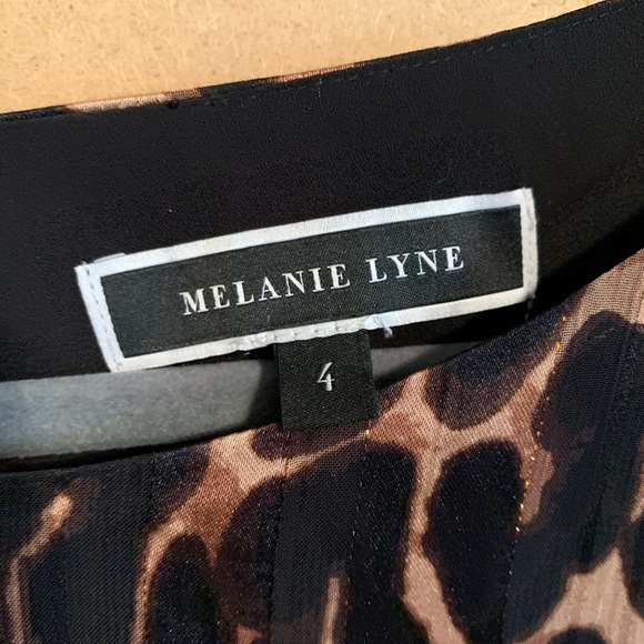 Gorgeous Melanie Lyne animal print bell sleeve dress with pockets - Picture 7 of 10